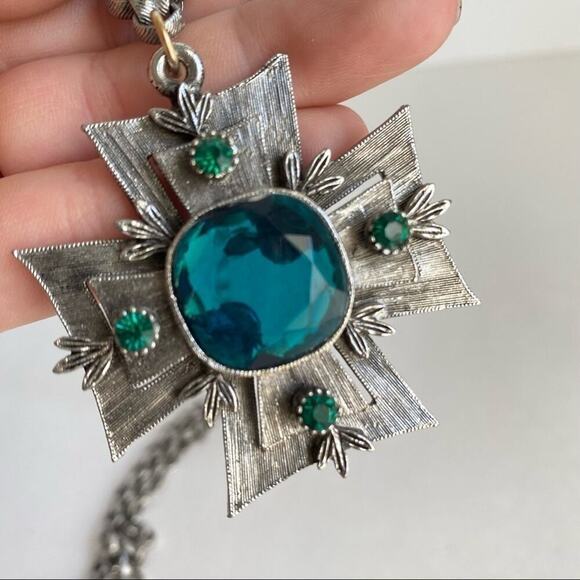 Vintage Maltese Cross Necklace Silver Tone Teal Green Stones Pendant Long 30” - Picture 2 of 10